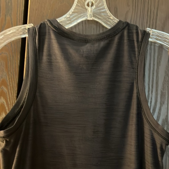 Old Navy Active breath on sleeveless black sports top. Size Large(10-12) - Picture 6 of 8